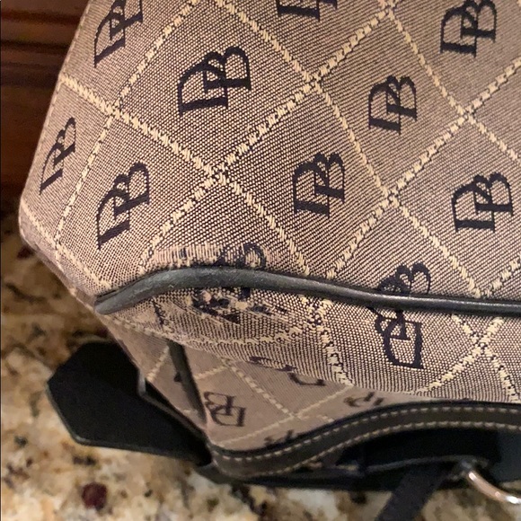 Dooney and Bourke purse - Picture 4 of 5